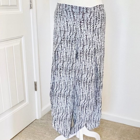 Raya Sun Resort Beachwear Vine Print Wide Leg Open Leg Wrap Cropped Rayon Pant - Picture 2 of 11